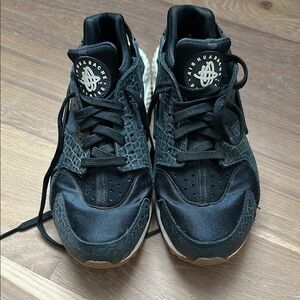 Nike Black Sneakers Huarache Design